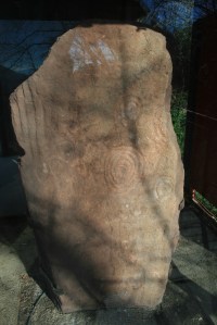 Sitja del Llop o Estela de la Calma. Original al nou emplaçament del poble del Montseny