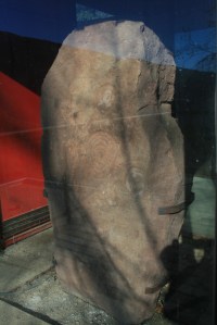 ISitja del Llop o Estela de la Calma. Original al nou emplaçament del poble del Montseny